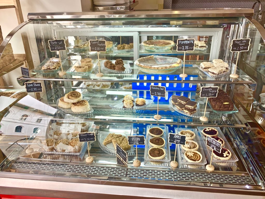 Altisimo restaurant dessert display