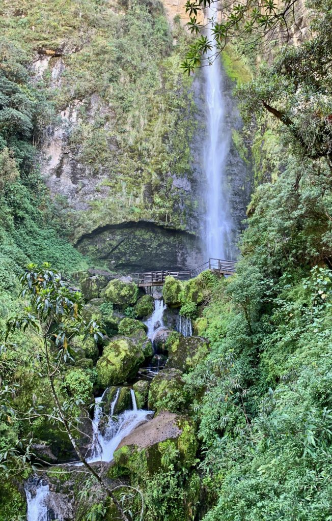 Giron Waterfall day tour 