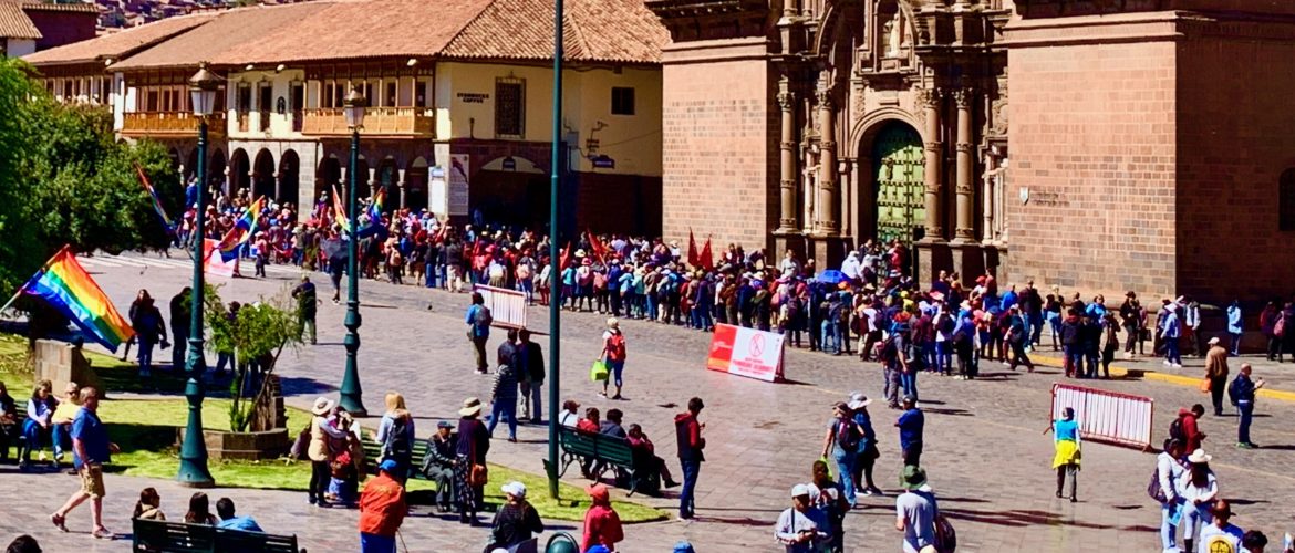 crowded street perfect for pickpockets