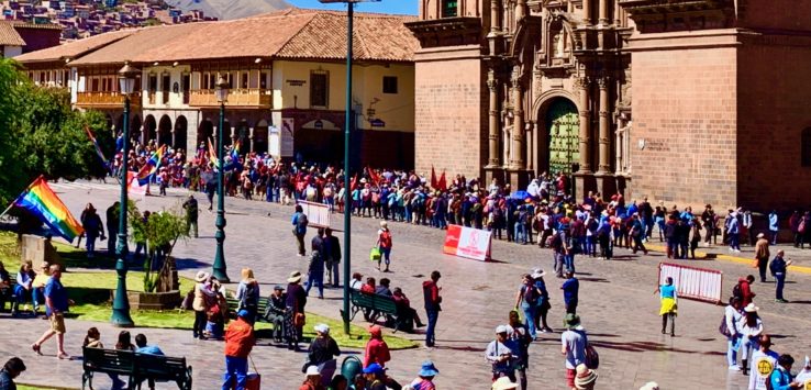 crowded street perfect for pickpockets