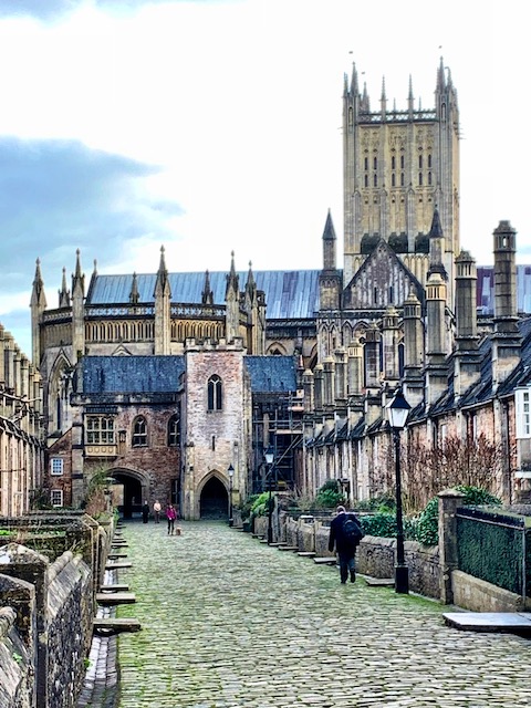 Walking inside the Vicars' Close.