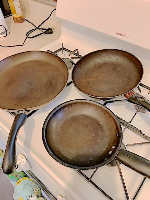 Pots in the Iliahi Koke'e Cabin